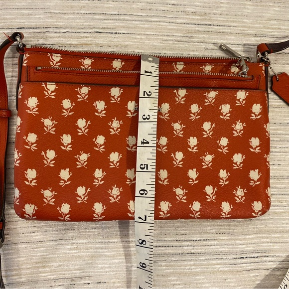 Coach cutie for sure! Great crossbody in bandlands floral. - Picture 4 of 10